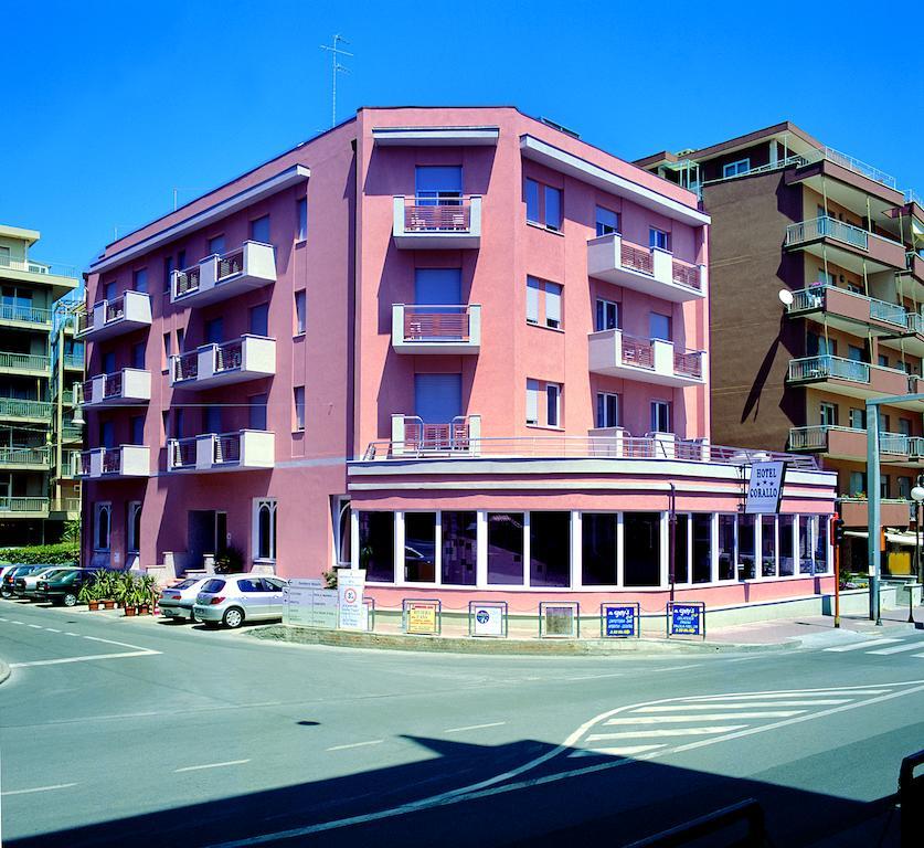 Hotel Corallo Pietra Ligure Exterior foto